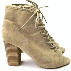 Hot tomato ankle boots size 7 beige faux suede